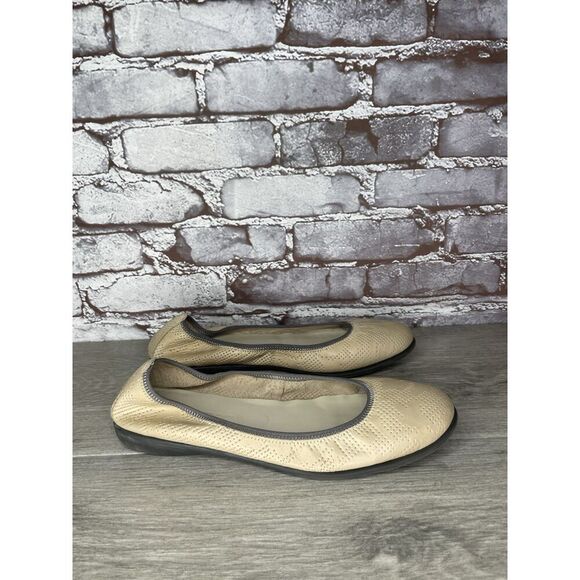 Studio Flexx Beige Leather Perforated Comfort Flats Shoes Women Sz 9M US/40.5EU - Picture 4 of 16